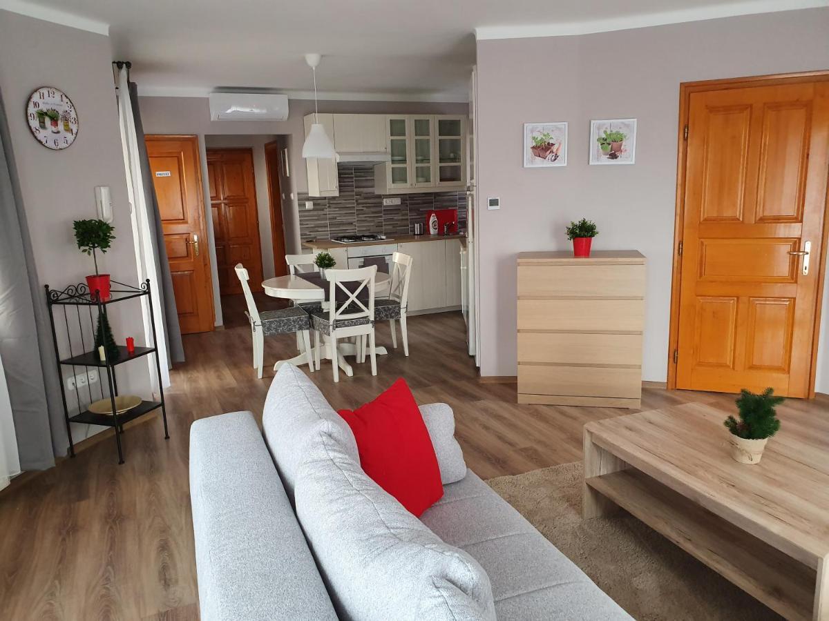 Pannonia Apartman Esztergom Luaran gambar