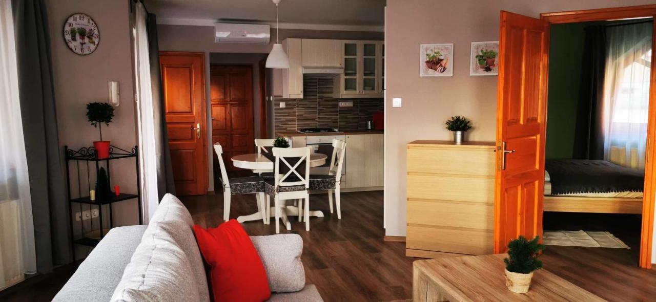 Pannonia Apartman Esztergom Luaran gambar
