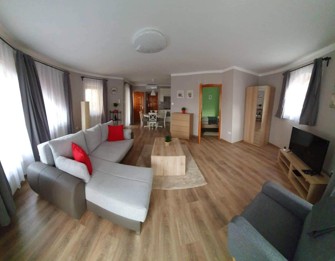 Pannonia Apartman Esztergom Luaran gambar