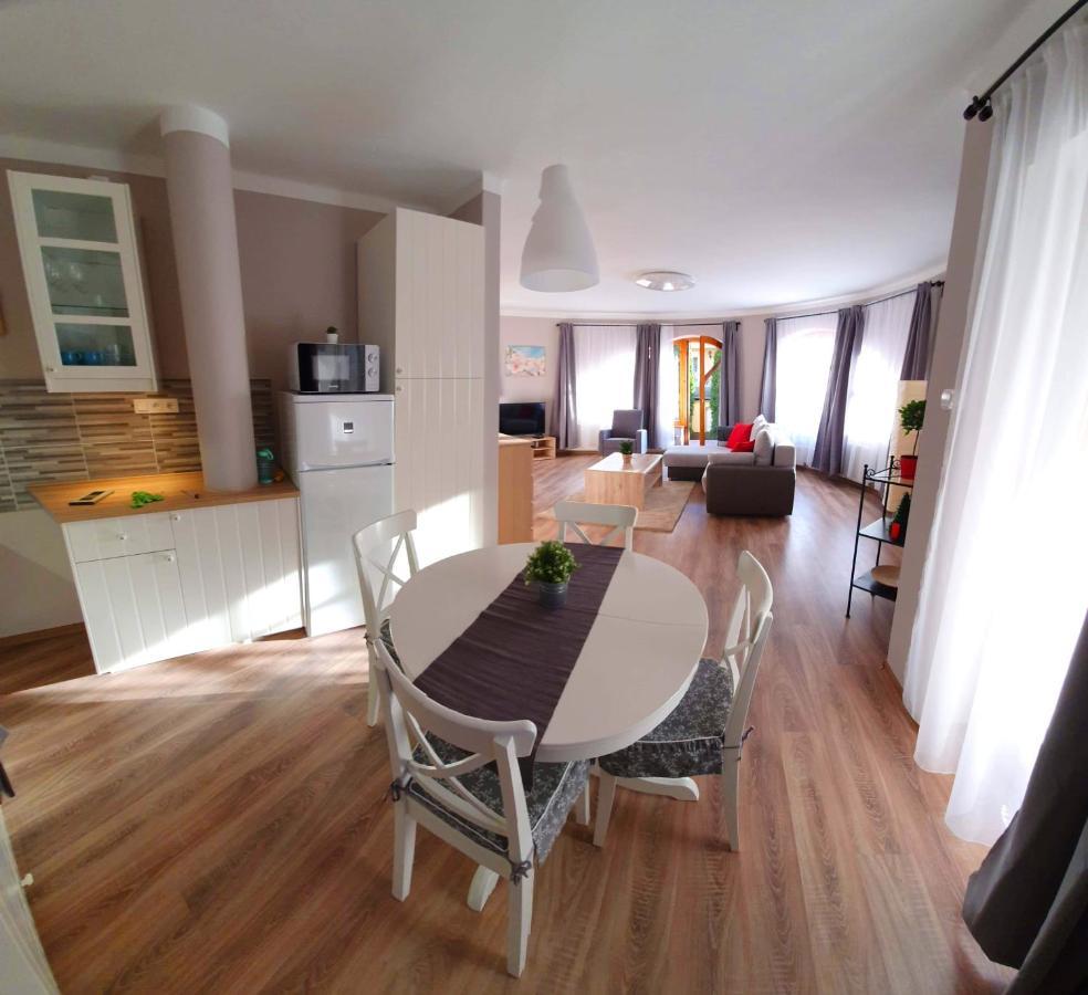Pannonia Apartman Esztergom Luaran gambar