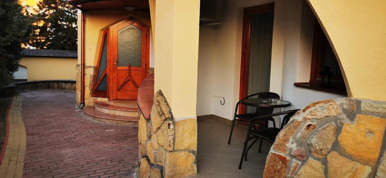 Pannonia Apartman Esztergom Luaran gambar