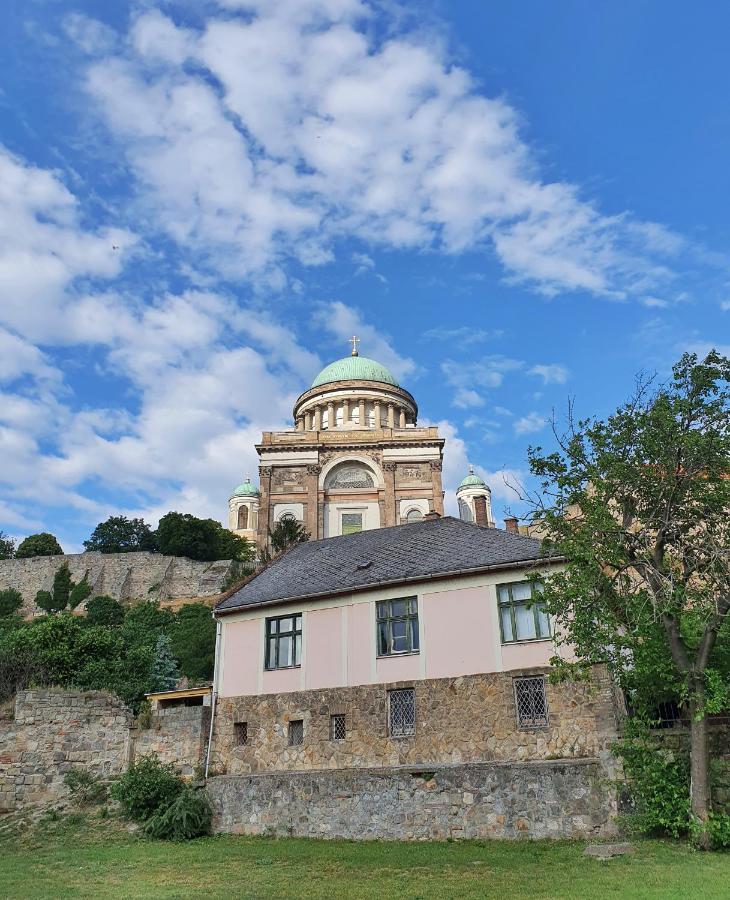 Pannonia Apartman Esztergom Luaran gambar