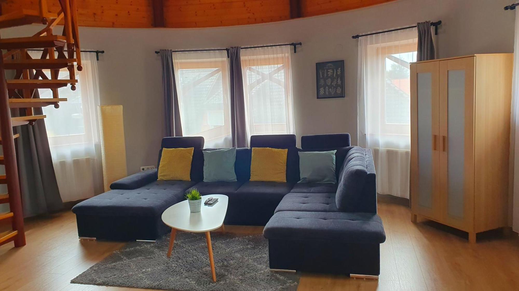 Pannonia Apartman Esztergom Bilik gambar
