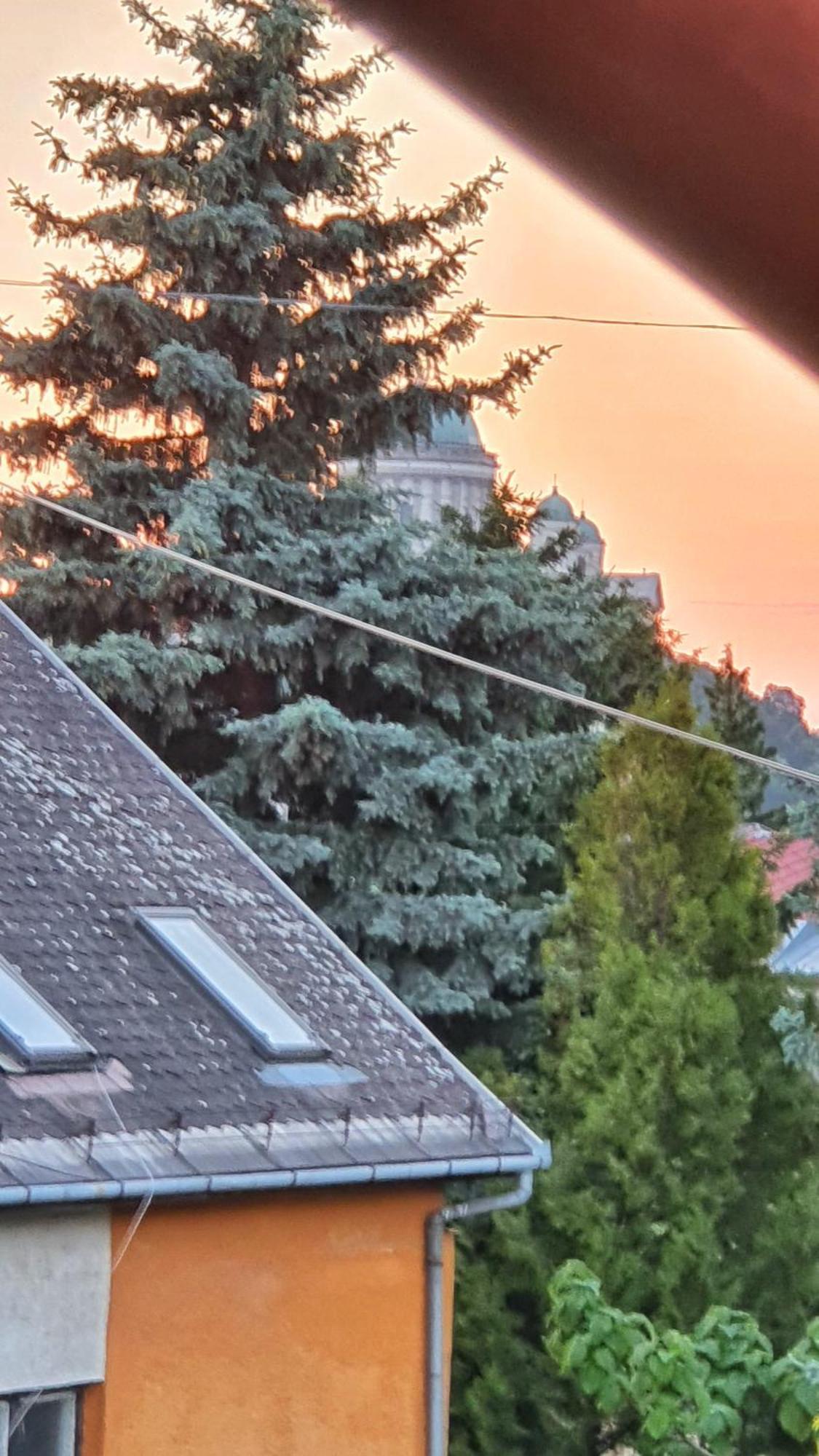 Pannonia Apartman Esztergom Bilik gambar