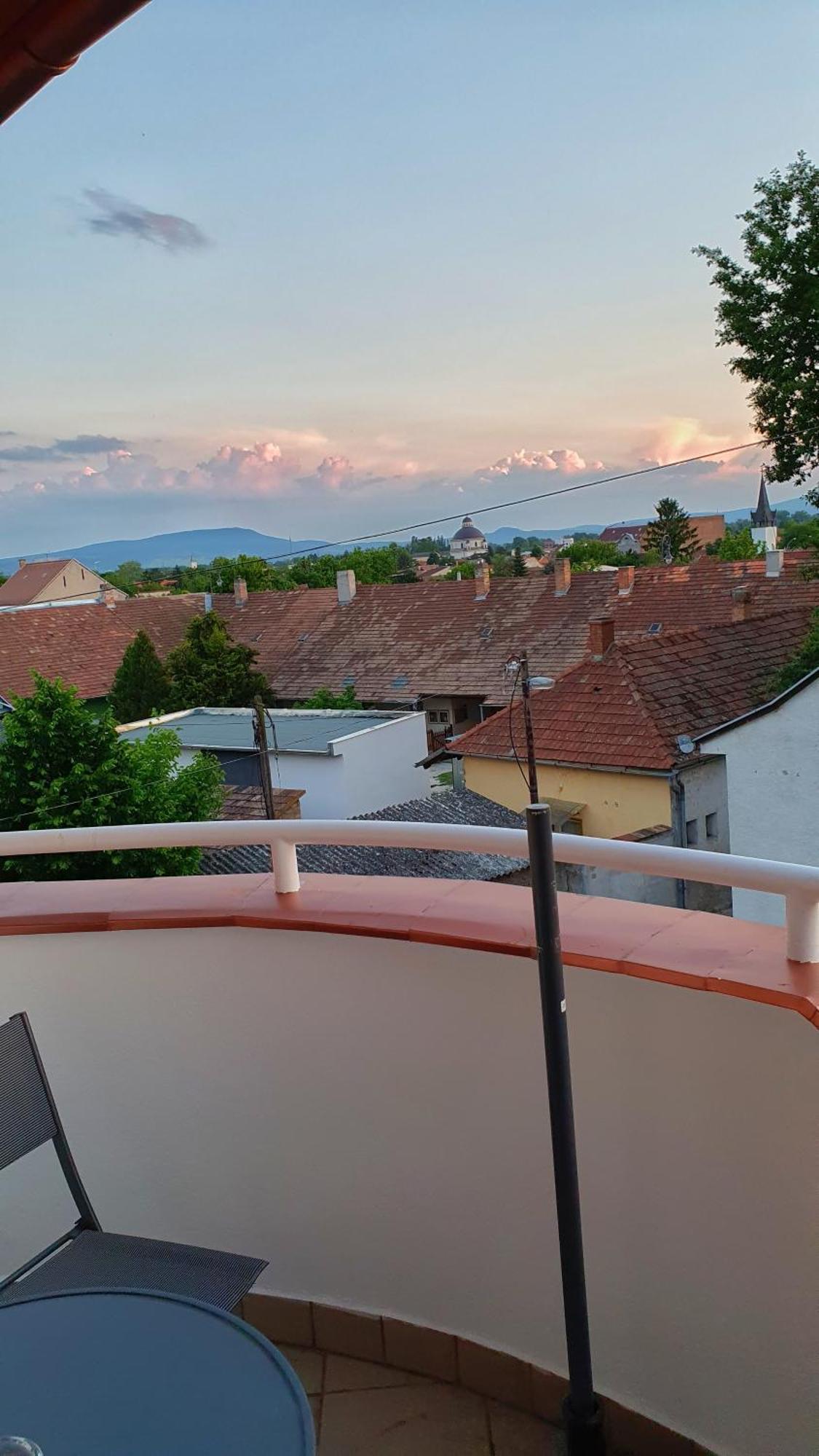Pannonia Apartman Esztergom Bilik gambar