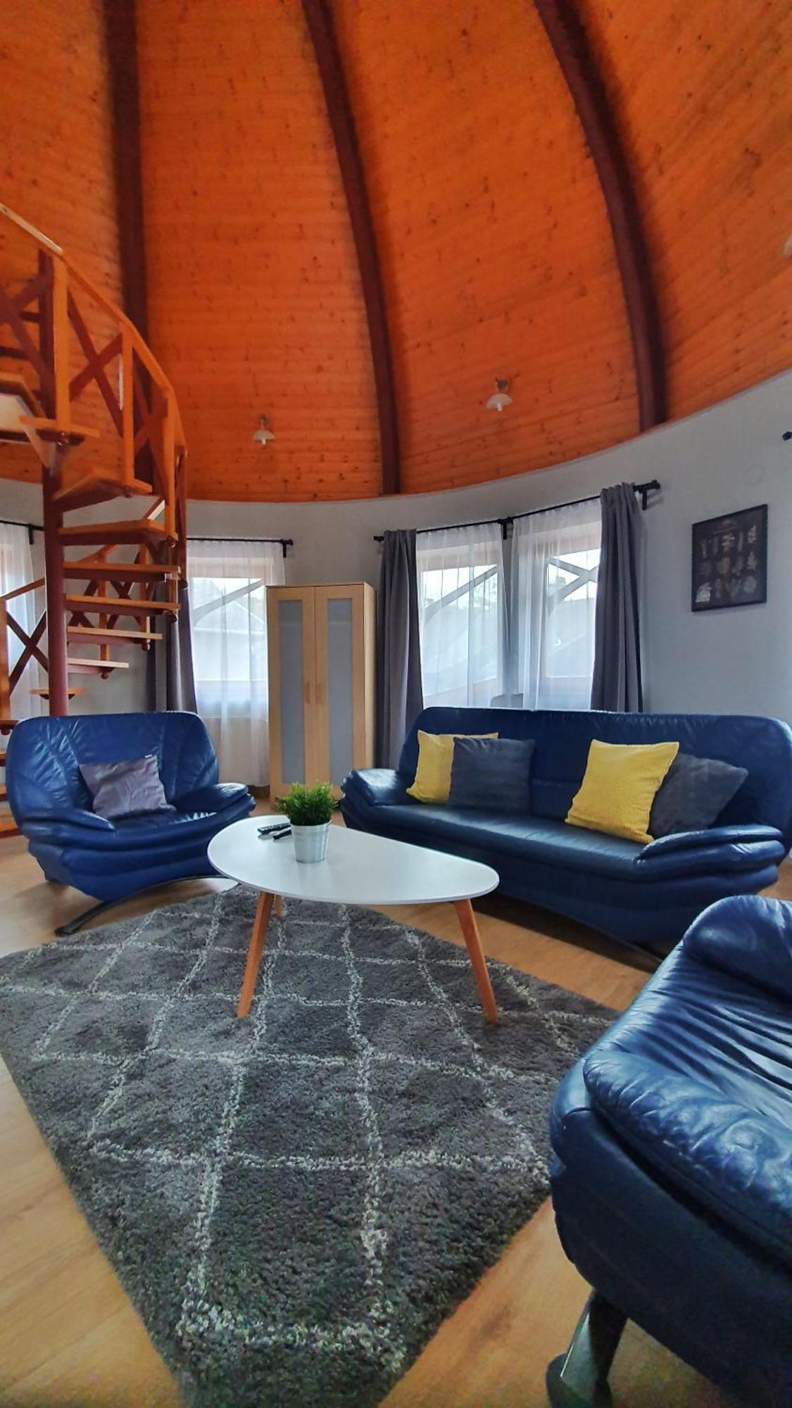 Pannonia Apartman Esztergom Bilik gambar
