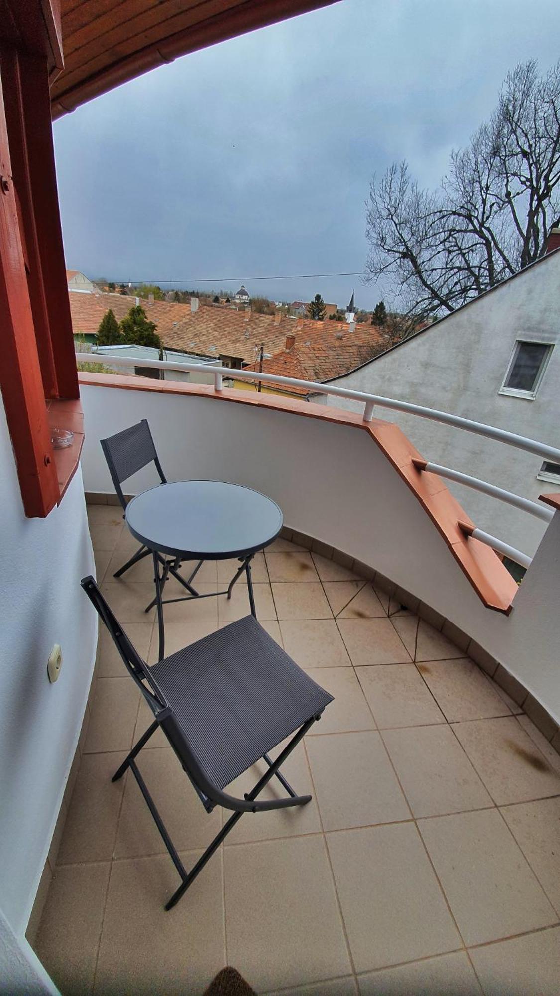 Pannonia Apartman Esztergom Bilik gambar