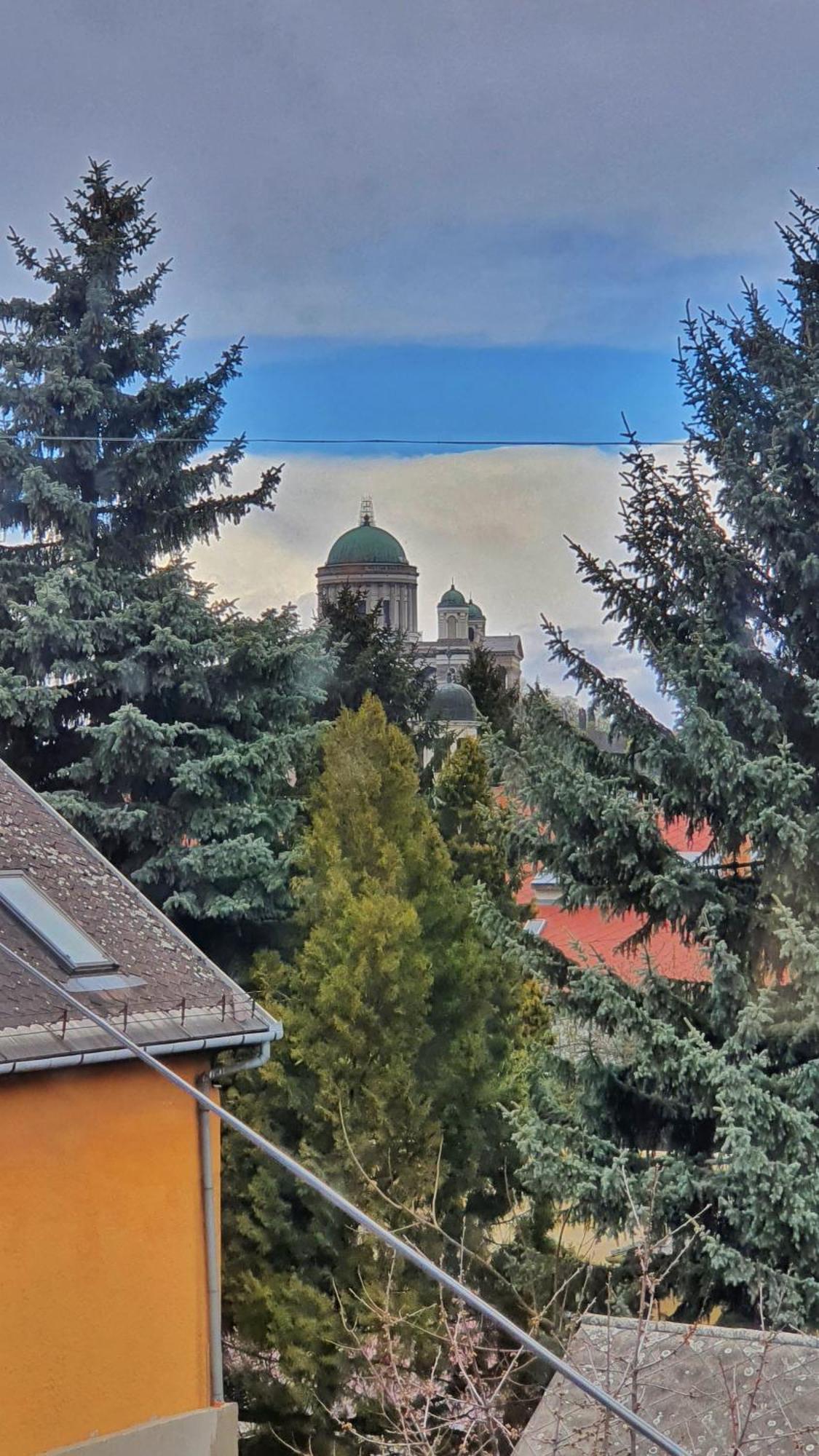 Pannonia Apartman Esztergom Bilik gambar