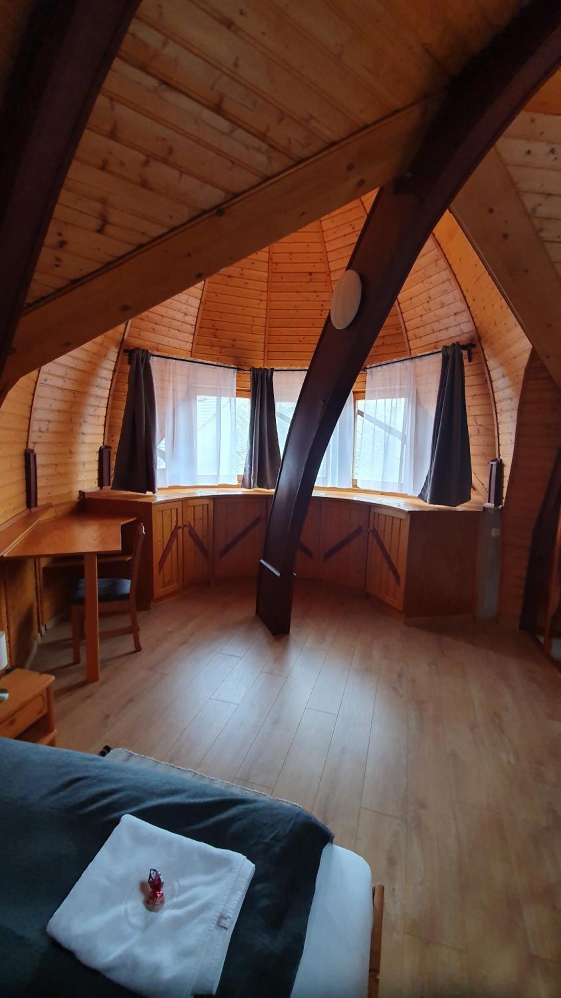 Pannonia Apartman Esztergom Bilik gambar