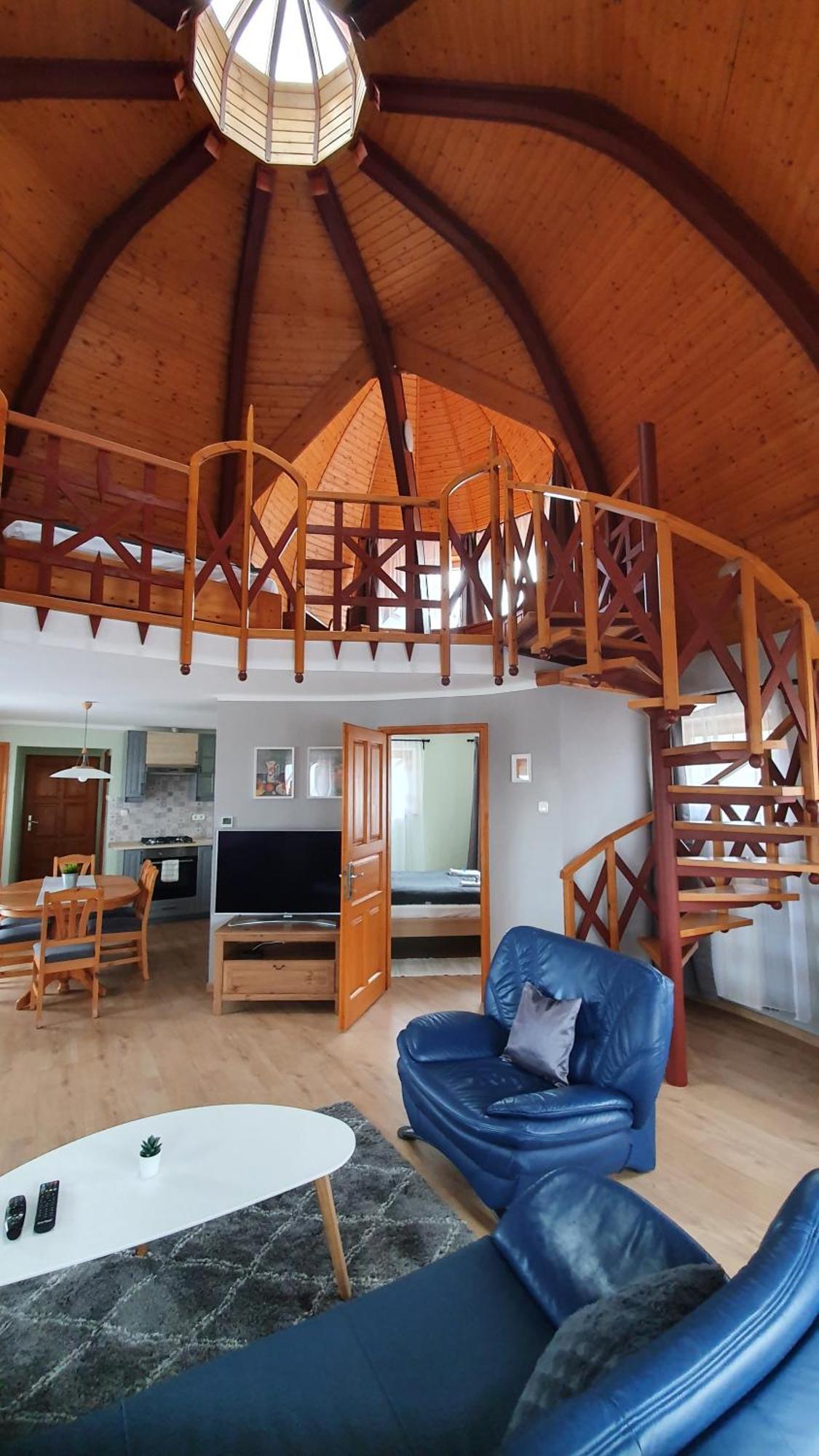 Pannonia Apartman Esztergom Bilik gambar