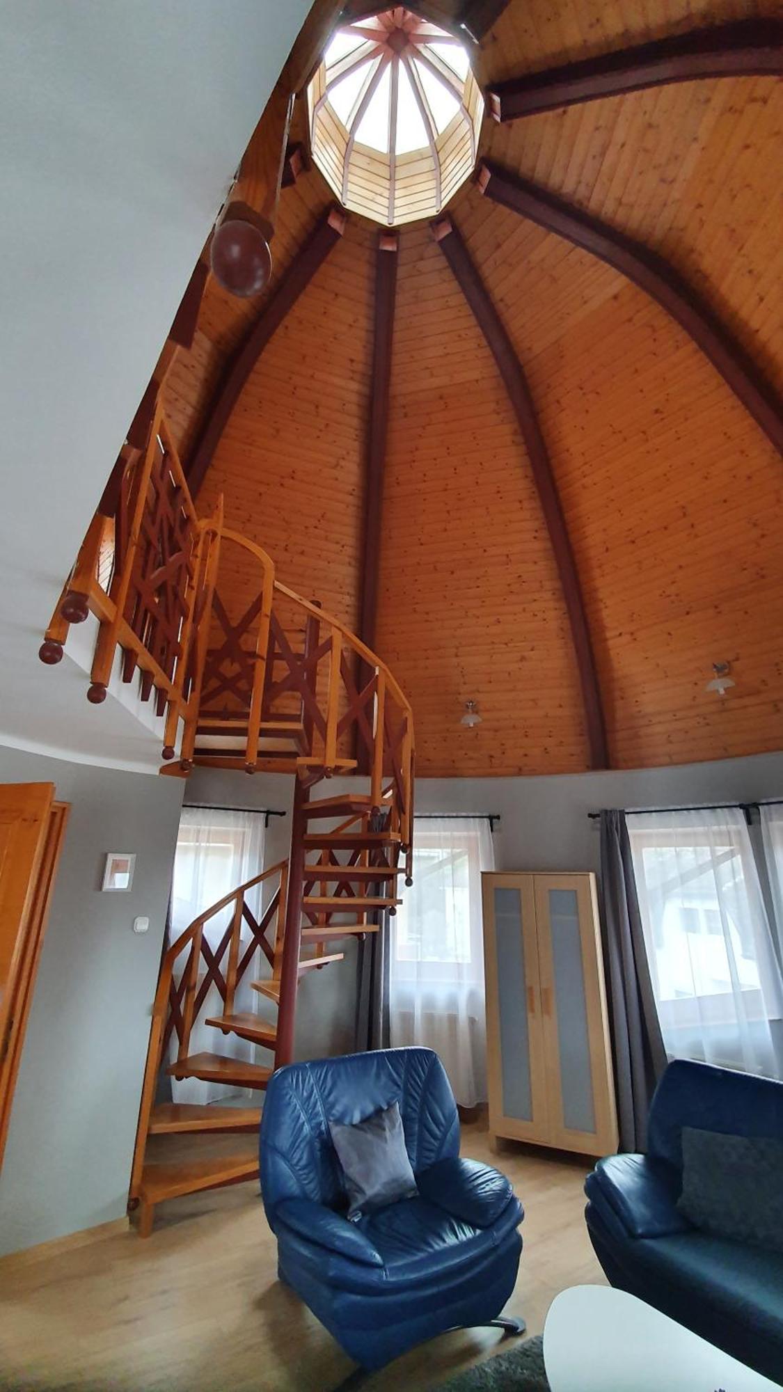 Pannonia Apartman Esztergom Bilik gambar