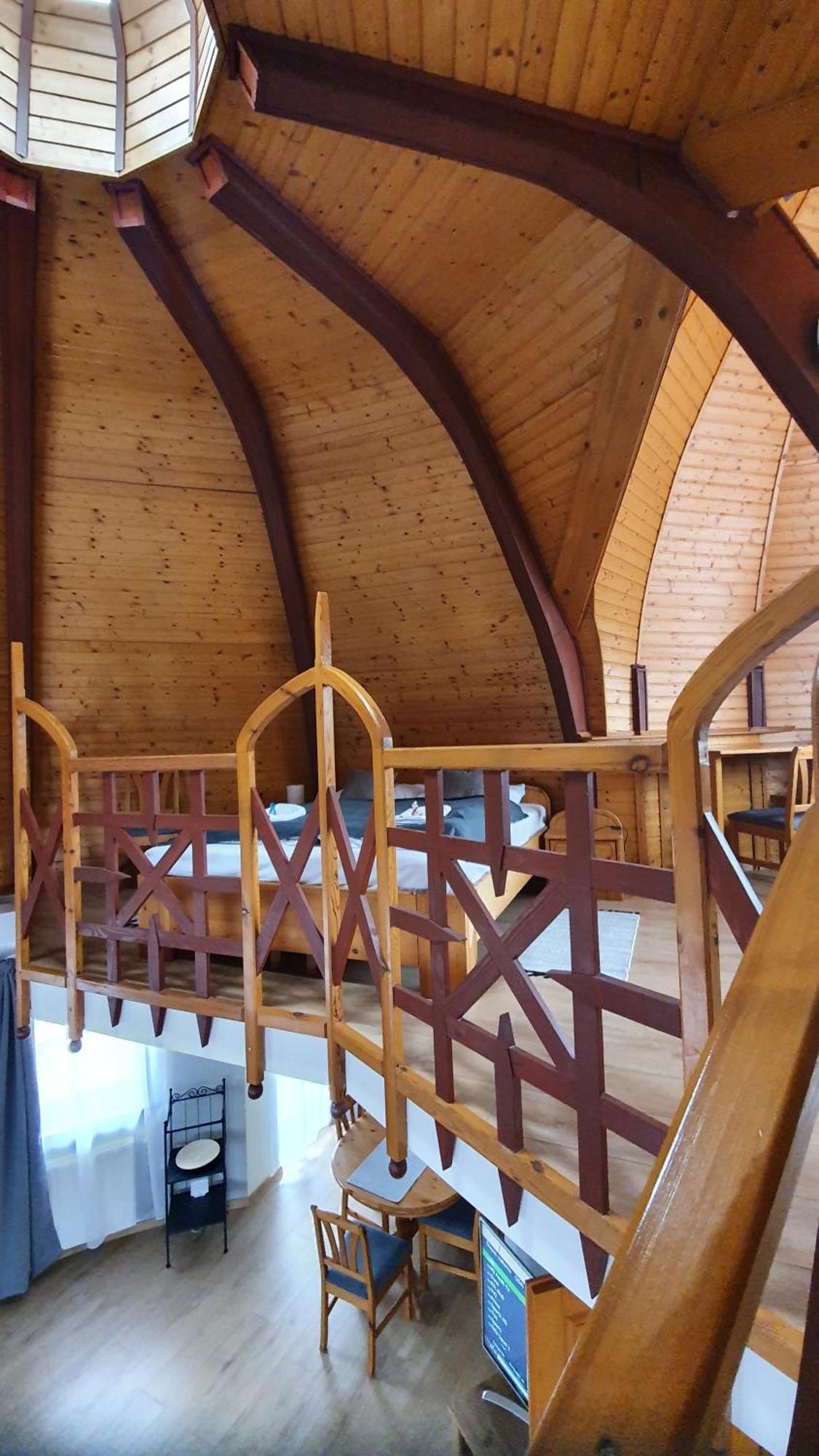 Pannonia Apartman Esztergom Bilik gambar
