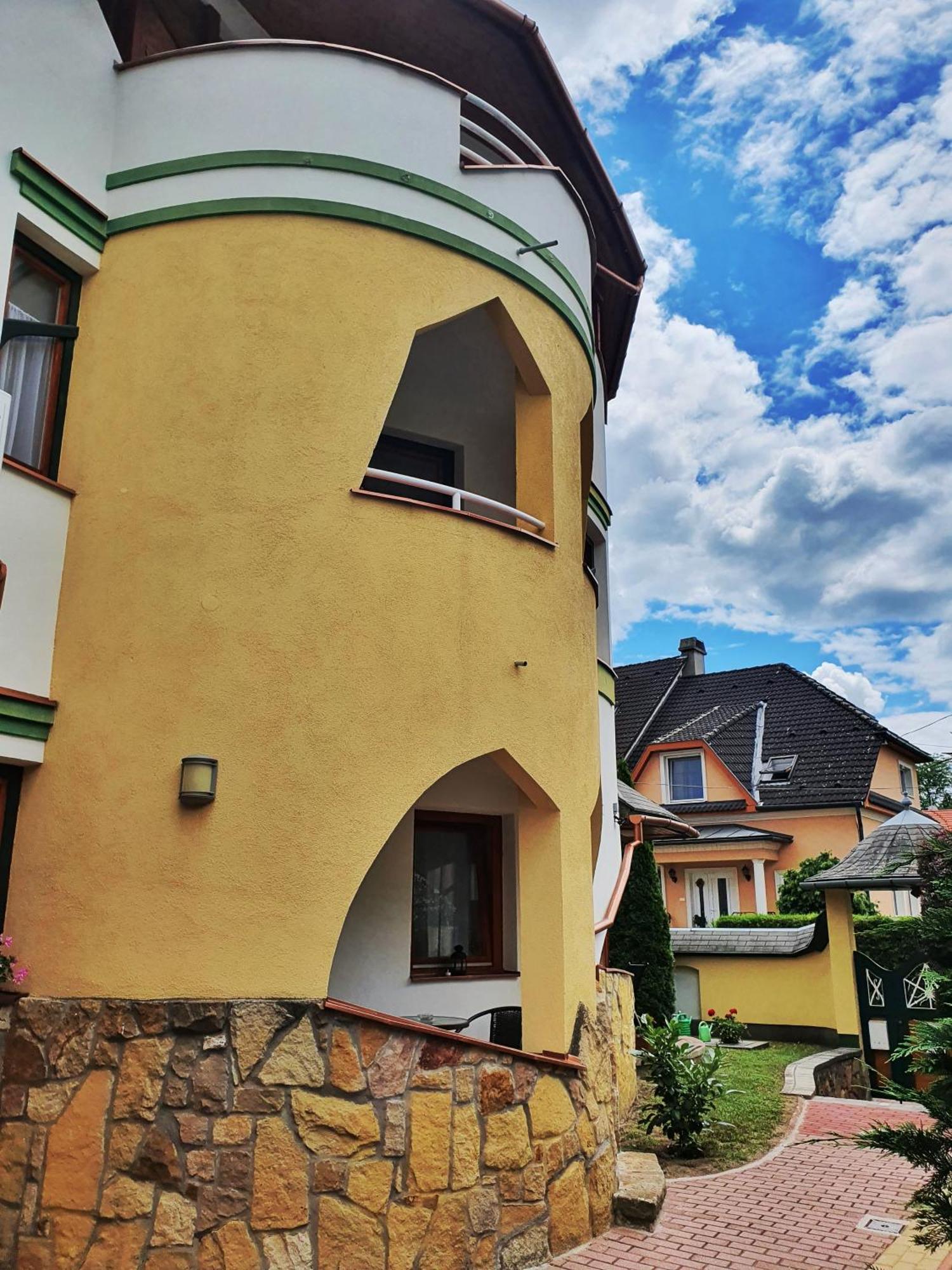 Pannonia Apartman Esztergom Bilik gambar