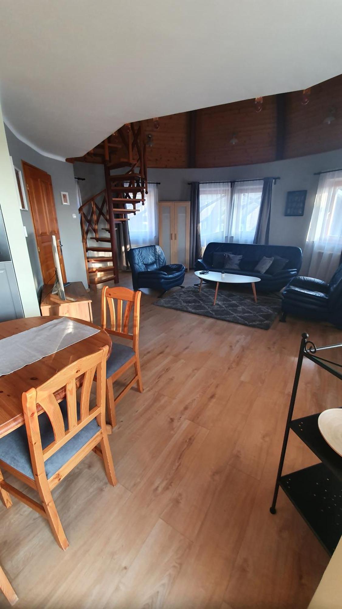Pannonia Apartman Esztergom Bilik gambar