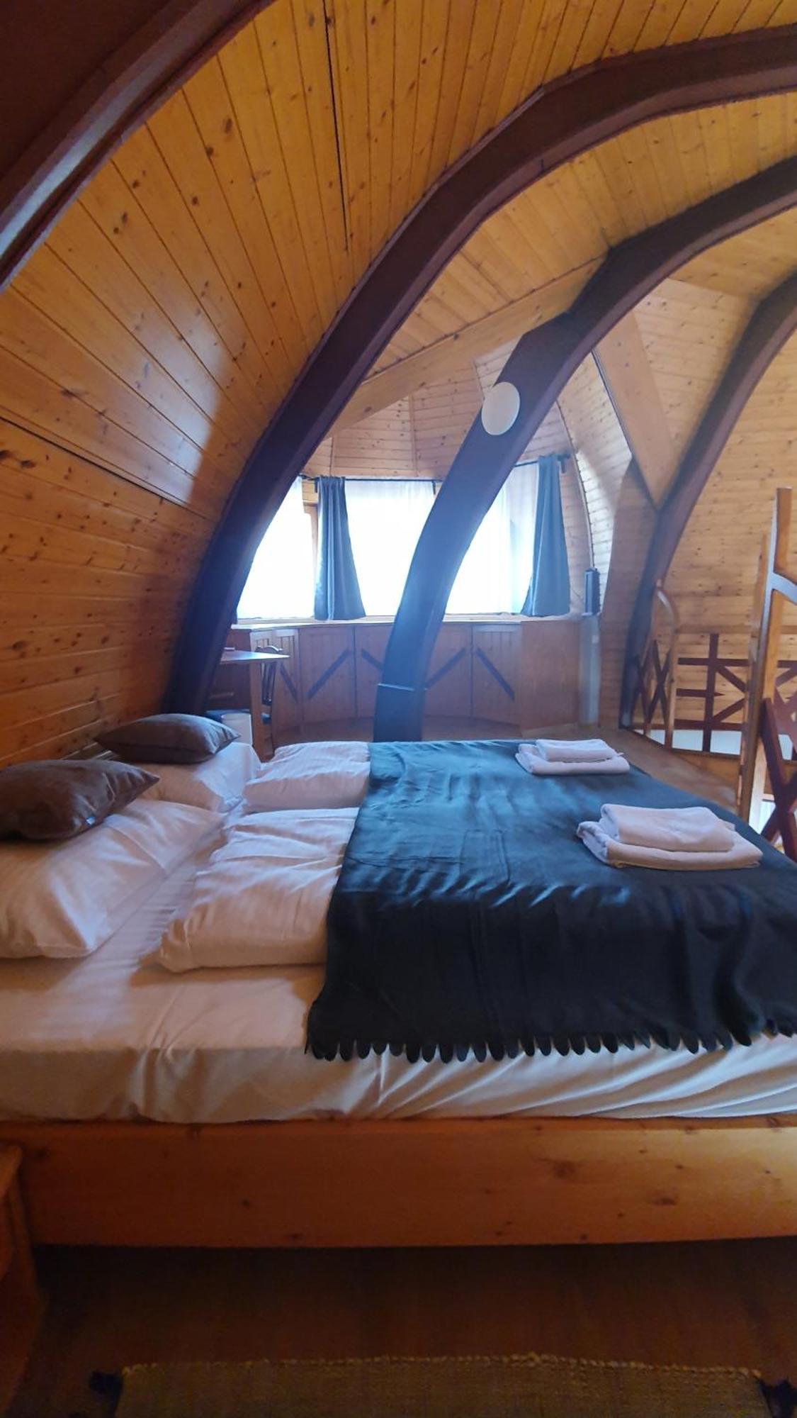 Pannonia Apartman Esztergom Bilik gambar