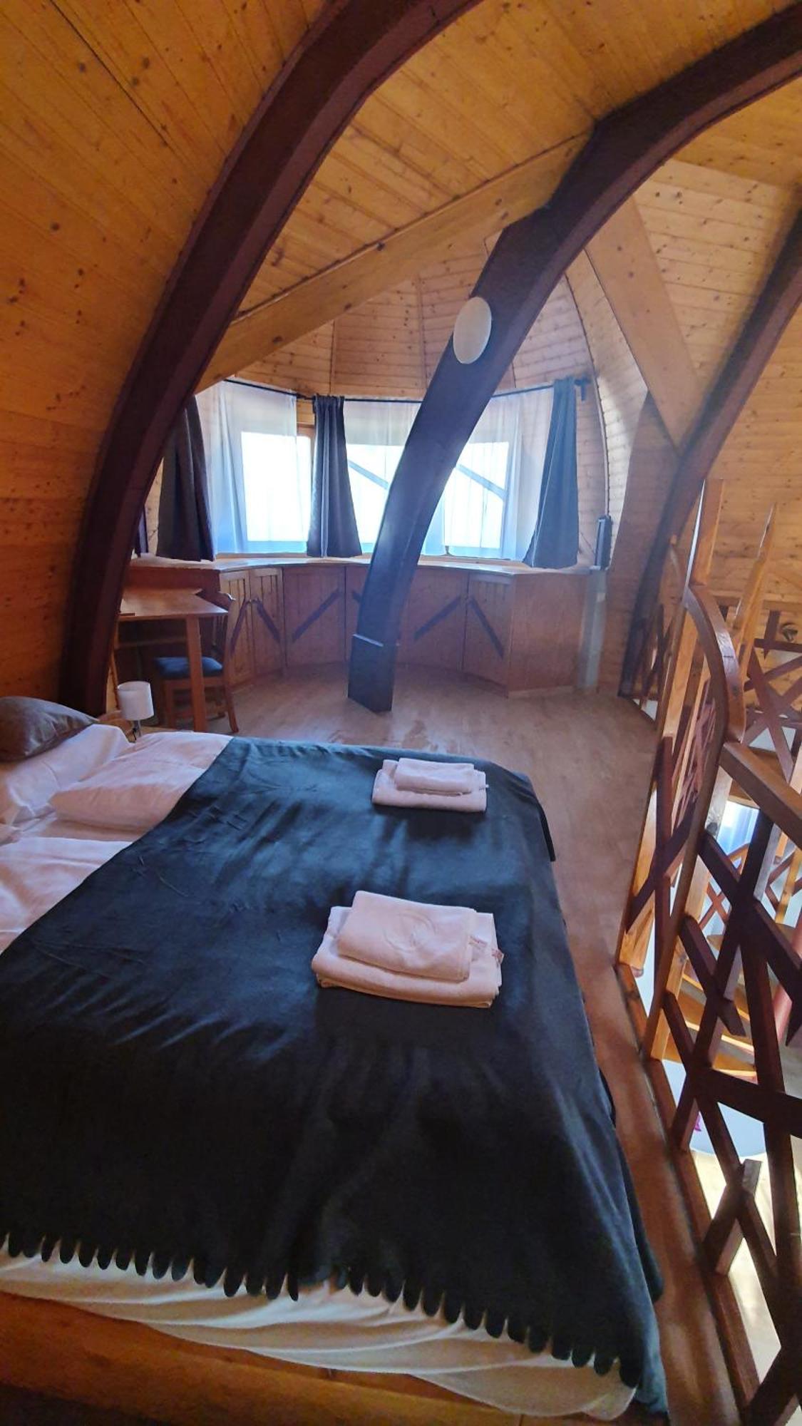 Pannonia Apartman Esztergom Bilik gambar