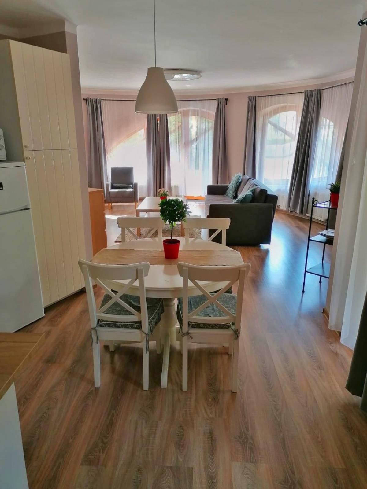 Pannonia Apartman Esztergom Luaran gambar