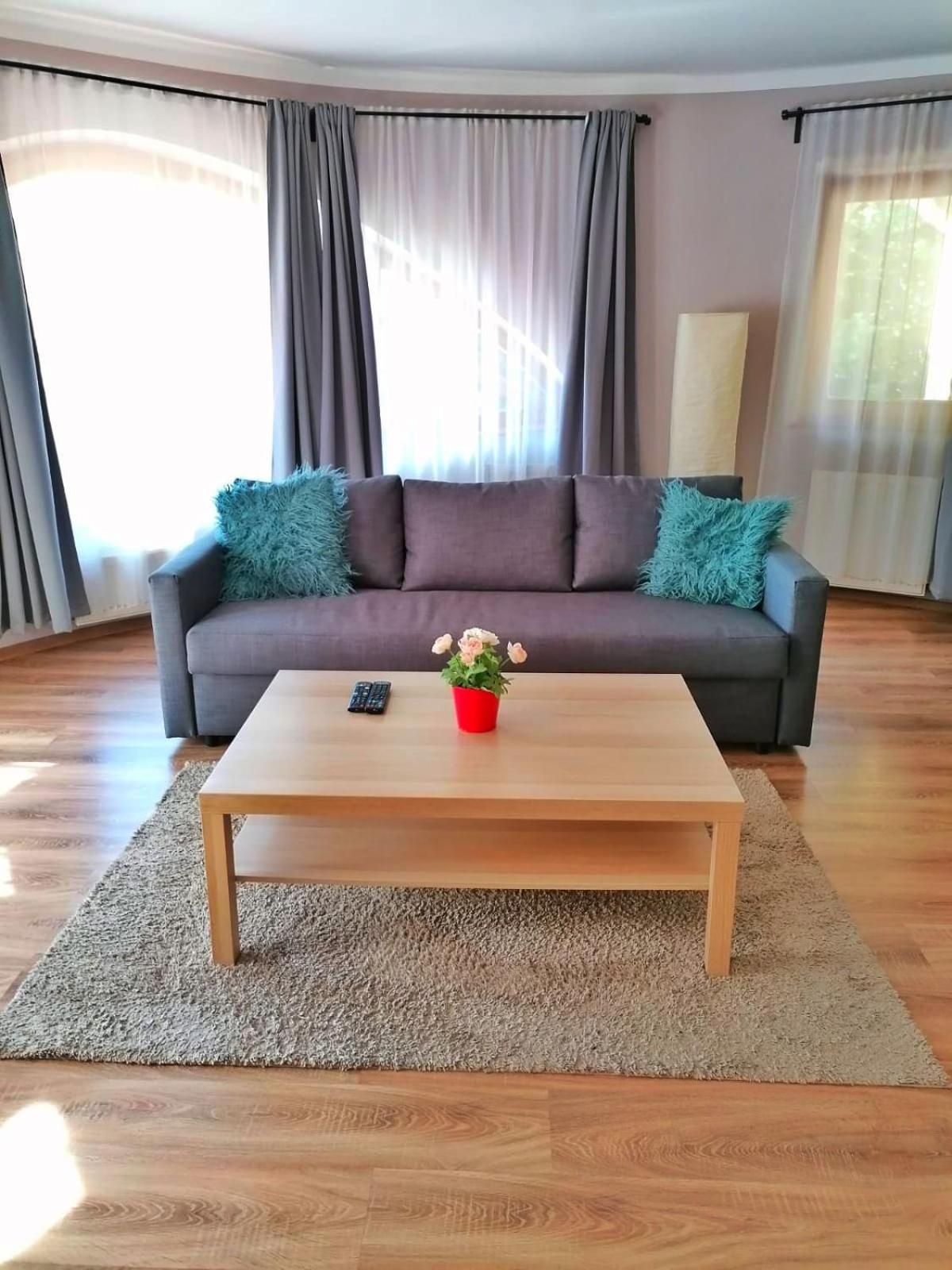 Pannonia Apartman Esztergom Luaran gambar